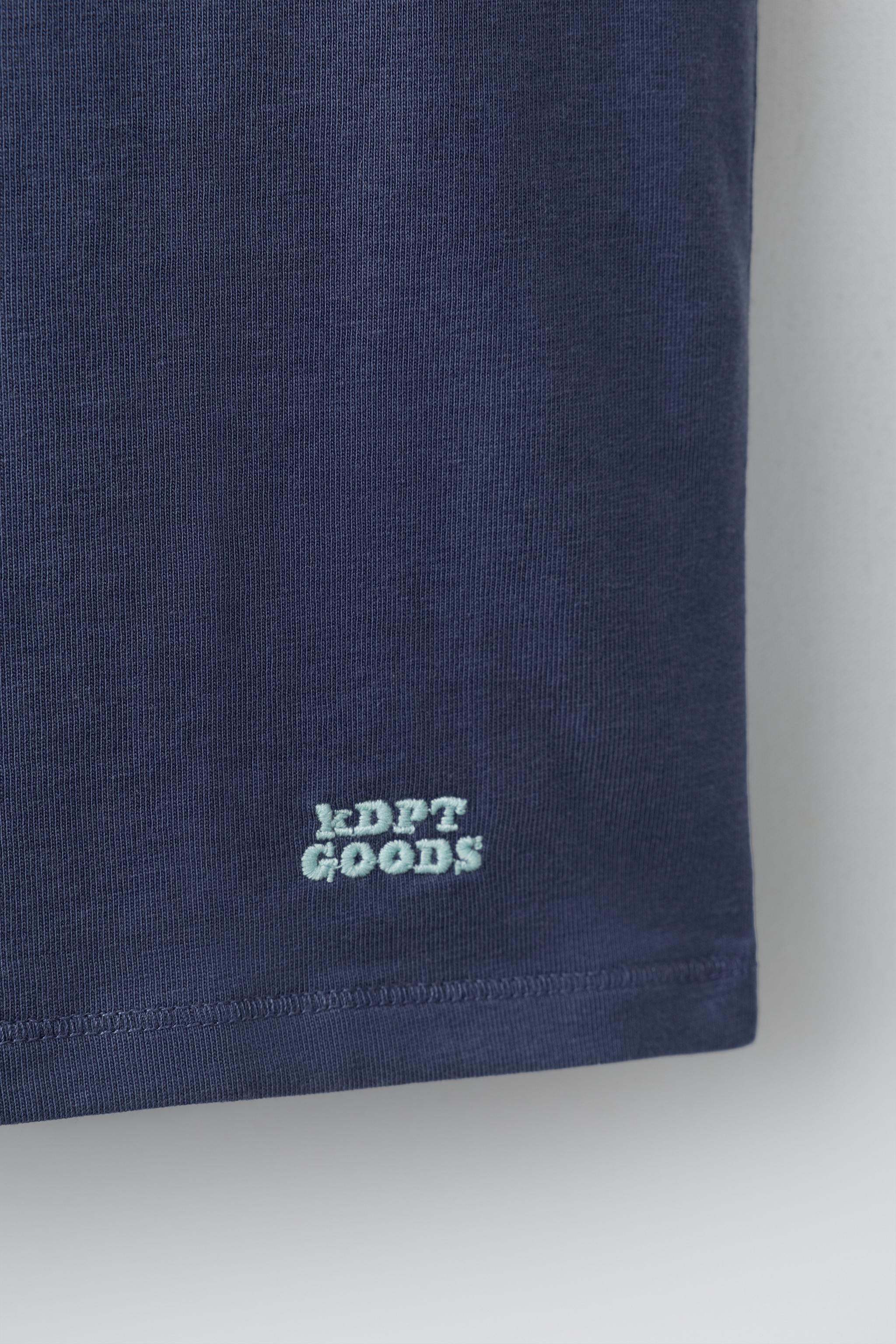 SLEEVELESS T-SHIRT
